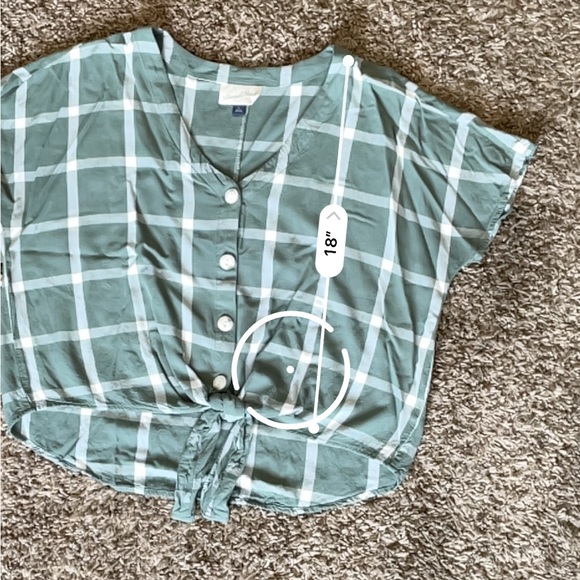 Universal Threads Sage Green Plaid Top - Picture 4 of 6